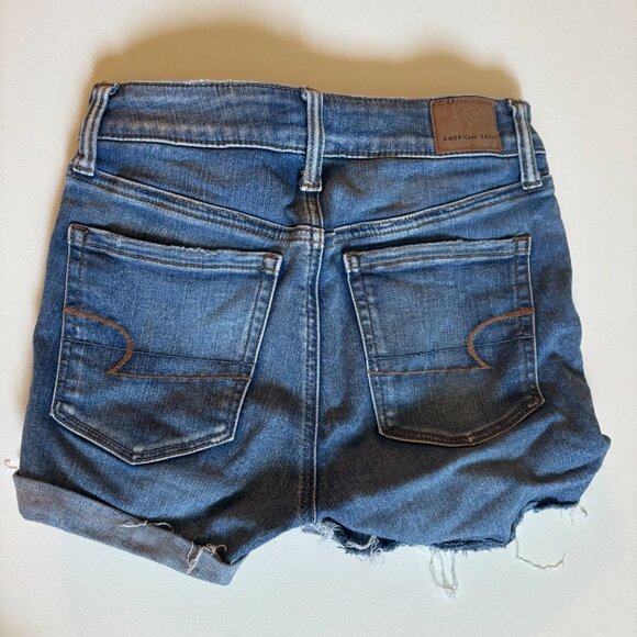 American Eagle Distressed Denim Shorts | Medium Wash Stretch | Size 2 - Picture 3 of 6